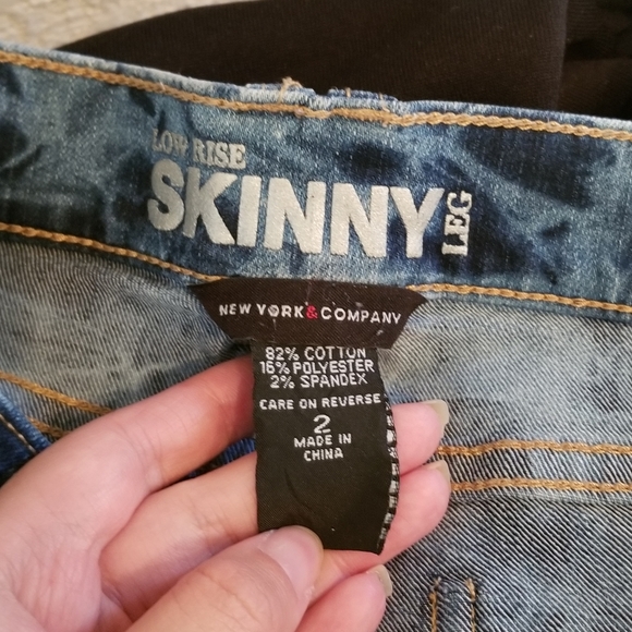 Low Rise Zebra Pattern Jeans - Picture 3 of 4